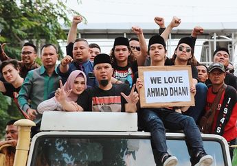 Pasca Bebas, Ahmad Dhani dan Mulan Jameela Langsung Gelar Foto Keluarga Bareng Anak-anak Tercinta di Atap Apartemen, Sekalian Ngungsi dari Banjir? 
