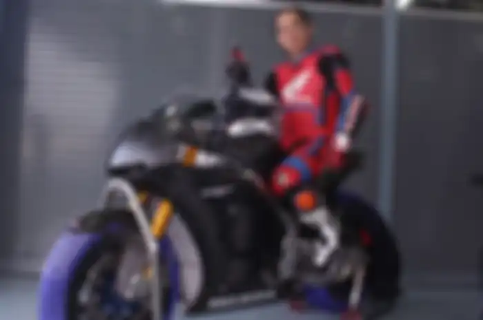 Toshiyuki Inuma saat sebelum persiapan menjajal Honda RC213V-S.
