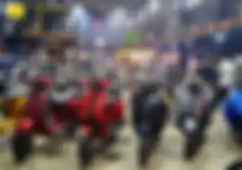  Ratusan Bikers Serbu Food Court Di Surabaya Timur, Ada Apa?