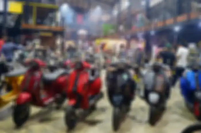 Motor-motor custom, termasuk Vespa yang dipajang ini berkesempatan mendapatkan &quot;The Best Pick&quot; kebanggaan Customland VI.