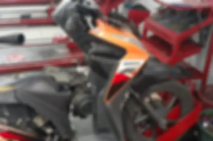 Ilustrasi Honda BeAT pasang pengaman tambahan