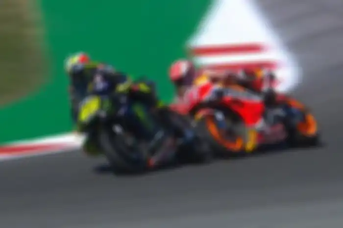 Buat dua pembalap MotoGP ini, kualifikasi MotoGP sudah seperti raceday beneran, duel Valentino Rossi dan Marc Marquez di detik-deitk kualifikasi MotoGP San Marino berakhir