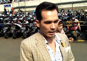 Minta Maaf Usai Ngeyel Ingin Salat Berjamaah di Masjid Saat Pandemi Virus Corona, Atalarik Syach Dinilai Netizen Tak Ikhlas dan Cari Pembelaan Diri: Tatapannya Sama Garis Bibirnya Keliatan Banget Penuh Emosi