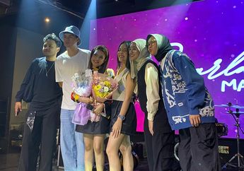 Tetap Kompak, Salma Salsabil CS Berikan Kejutan Ulang Tahun untuk Syarla Marz di Panggung Intimate Concert