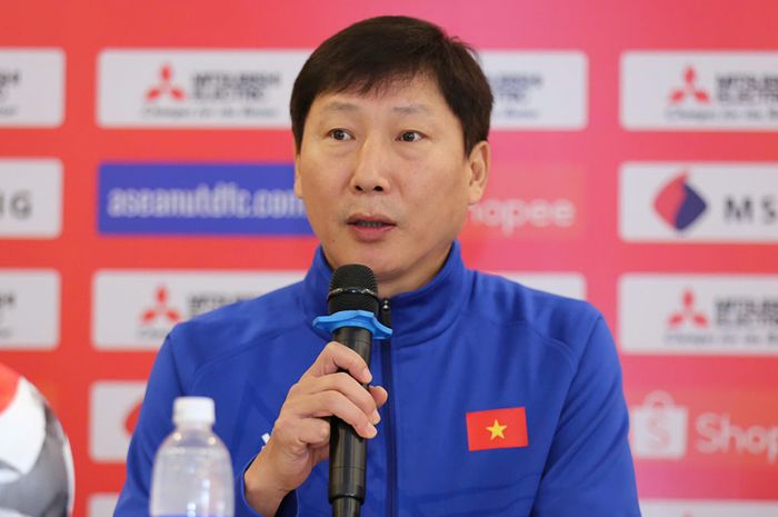 Pelatih Timnas Vietnam Kim Sang-sik dalam konferensi pers menjelang pertandingan melawan Myanmar di ASEAN Cup 2024.