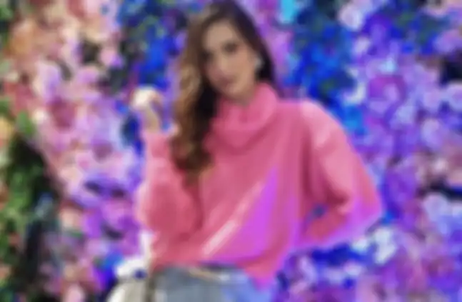 Tanpa pakai bikini, tampilan Nia Ramadhani kenakan tube top super seksi saat di pantai justru jadi sorotan!
