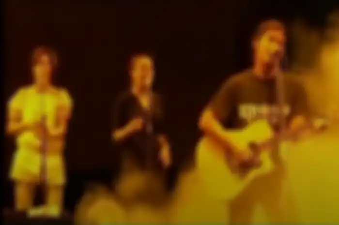 Video klip Angin. Ahmad Dhani akui kalau lagu Angin milik Dewa 19 seharusnya menjadi lagu punk.