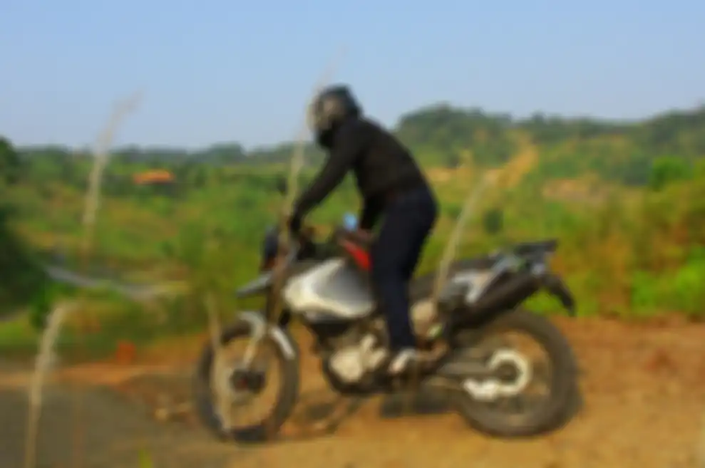 Soib Adventure, ban dengan lingkar 18 inci di belakang dan 21 inci di depan