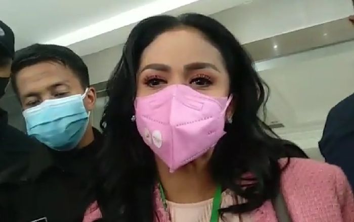 Krisdayanti saat ditemui di RSU Bunda Menteng, Jakarta Pusat, Selasa (22/2/2022).