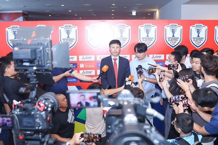 Pelatih Timnas Vietnam, Kim Sang-sik, menemui awak media dalam acara drawing atau pengundian grup ASEAN Cup 2024.