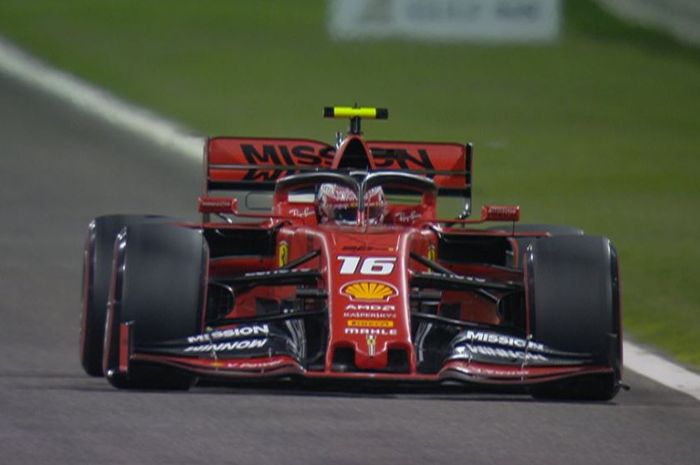 Pembalap tim Ferrari, Charles Leclerc raih pole position di Bahrain