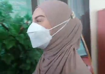 Full Senyum, Irish Bella Hadir ke Sidang Cerainya dengan Ammar Zoni