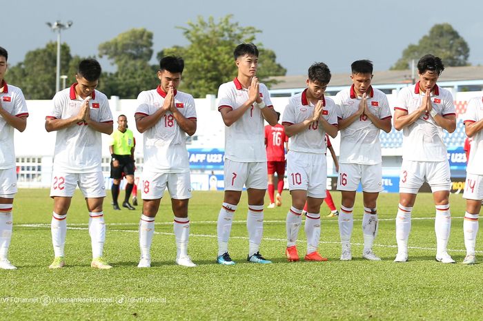 Para pemain Timnas U-23 Vietnam tengah berselebrasi usai menciptakan gol ke gawang Laos.