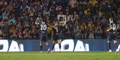 Shayne Pattynama Cetak Assist Ketiga di Thai League, Sandy Walsh Main Sejam saat Buriram Ditahan Klub yang Dilatih Legenda Persib
