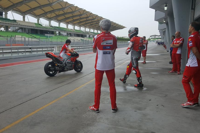 Suasana private test tim Ducati
