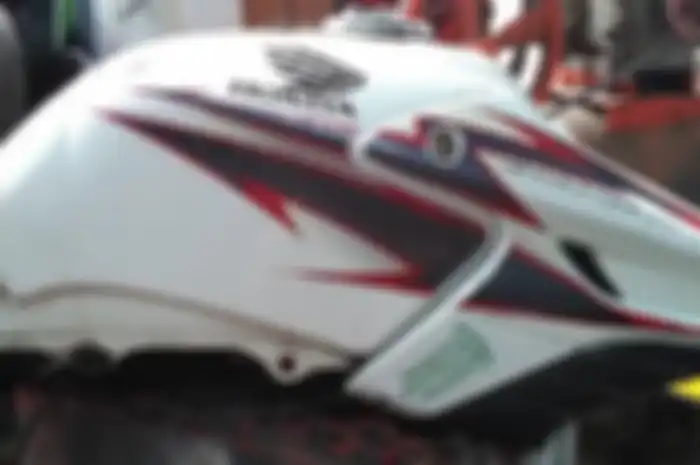 Ilustrasi tangki motor berkarat