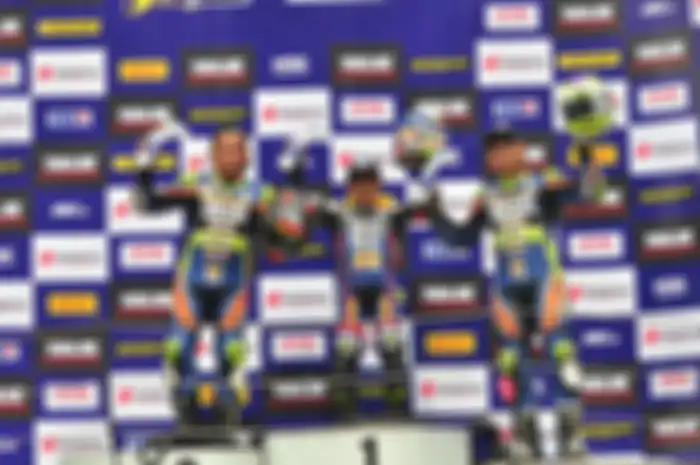 Podium Yamaha Sunday Race 2019 Ronde 4, Pembalap berusia 12 tahun, M. Nicky Hayden (tengah) berhasil raih podium diiikuti Gupita Kresna (kiri) dan Syamsul Arifin (kanan)