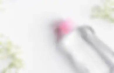 4 Manfaat Baby Oil Buat Kecantikan, Enggak Melulu Buat Bayi Kok