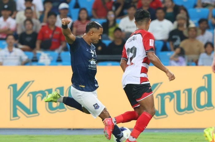 Suasana pertandingan antara Madura United melawan Svay Rieng, Kamis (17/4/2025).