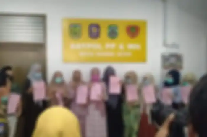 10 wanita yang sudah diamankan setelah bersepeda