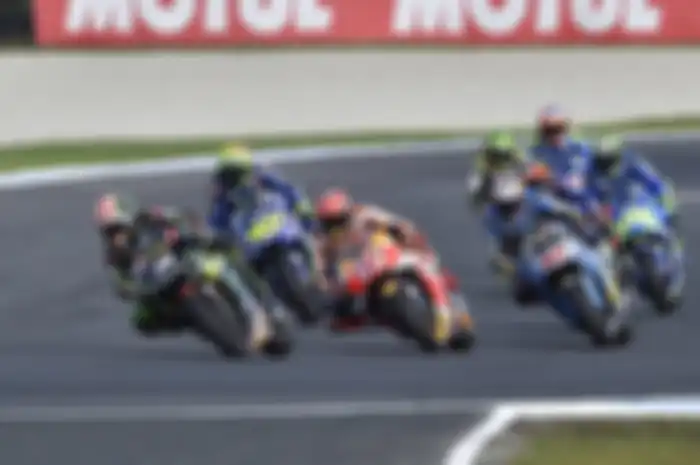 Johann Zarco (#5) memimpin di depan  Marc Marquez dan Valentino Rossi pada MotoGP Australia lalu