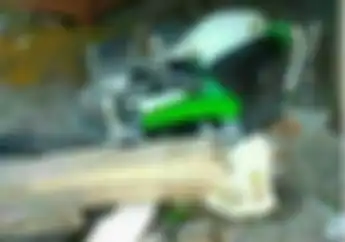 Kapok! Kawasaki KLX150 Grasstracker Ini Hancur Dihantam Balok Kayu Sang Istri, Ketahuan Sering Begini Saat Turing