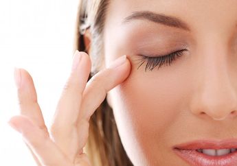 Wajib Dicoba, Inilah 9 Tips Mudah Untuk Membantu Melawan Masalah Mata Panda!