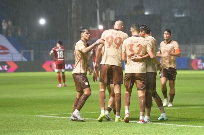 Shayne Pattynama menyumbang assist saat Buriram United menang 2-1 atas Bangkok United dalam laga pekan kelima Thai League, Minggu (21/9/2025).