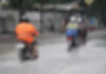 Jangan Sampai Sengsara di Jalan, Begini Tips Pemotor Hadapi Musim Hujan