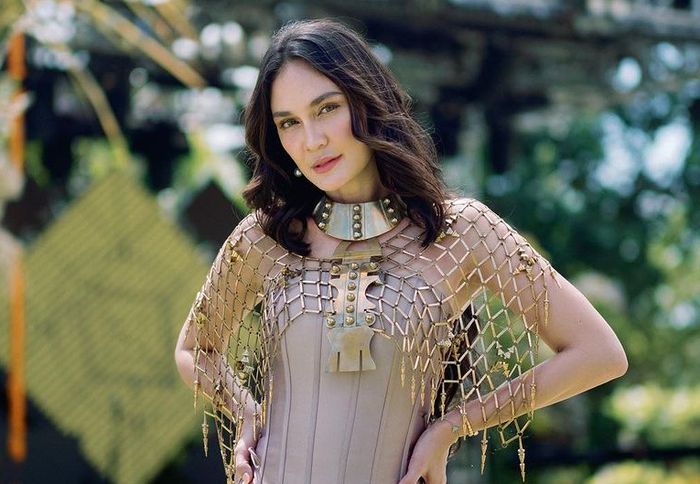 Tak Pakai Hermes, Luna Maya Pilih Tas Mungil Puluhan Juta Saat Ke Luar Negeri