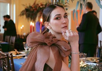 Cuma Buat Simpan Obat Batuk, Luna Maya Kenakan Tas Hermes Biru Senilai Hampir Rp 300 Juta, Waw!