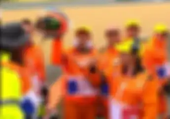 Terbongkar, Alasan Alex Rins Berikan Helm ke Marshal di MotoGP Prancis 2019