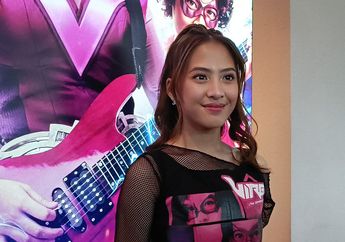 Bermain sebagai Anak Band di Film 'Virgo and The Sparklings', Adhisty Zara Bela-belain Beli Gitar Hingga Jadi Koleksi!