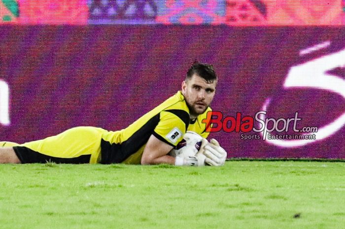 Kiper timnas Indonesia, Maarten Paes, alami kekalahan pertama bareng Ajax Amsterdam saat ditekuk Groningen pada duel Liga Belanda, Sabtu (7/3/2026).