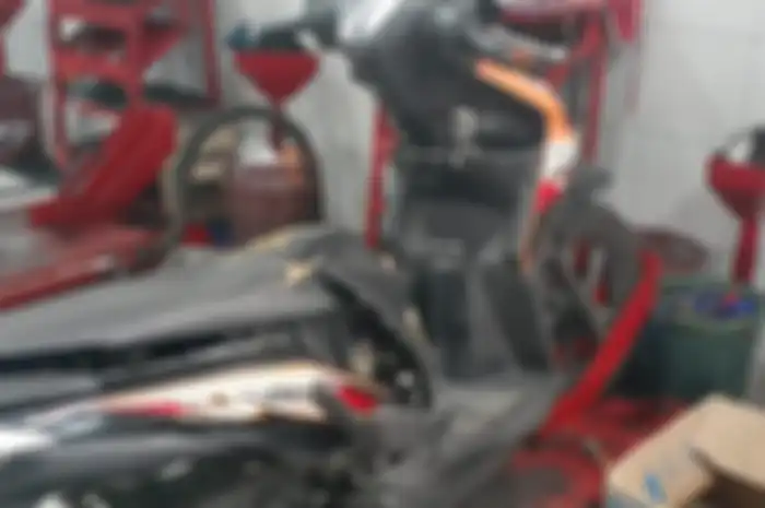 Honda BeAT Injeksi dalam proses tune-up dibengkel resmi Honda 