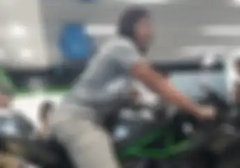 Kenapa Pengusaha Muda Kalimantan Ini Merahasiakan Beli Kawasaki H2 Carbon kepada Orang Tuanya?