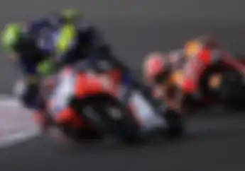 Tipis-tipis.. Video Duel Marc Marquez dan Andrea Dovizioso di Tikungan Terakhir MotoGP Qatar