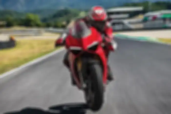 Ducati Panigale V4 S punya tenaga gila