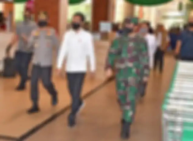 Presiden Jokowi melakukan peninjauan untuk persiapan new normal 