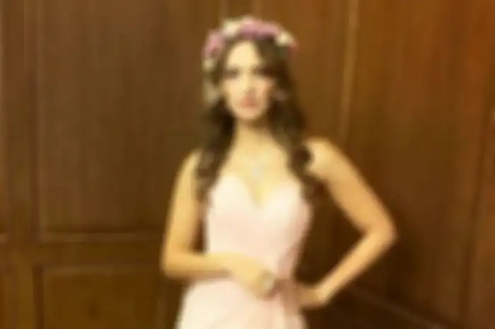 Cantik Nggak Ketulungan Hingga Disebut Bak Boneka Manekin, Intip Potret Nia Ramadhani Saat Tampil dengan Gaya Rambut Bob Berponi, Netizen: The Real Princess, Cantiknya Alami