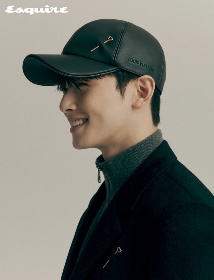 Cha Eun Woo dalam pemotretan untuk Equire