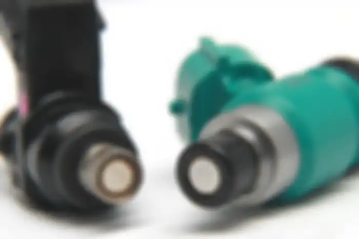 Seiring pemakaian, kotoran bisa menyumbat lubang injector