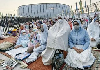 Kasus Covid-19 di Tanah Air Kian Landai, MUI Izinkan Jemaah Copot Masker Saat Salat Berjamaah, Tapi...
