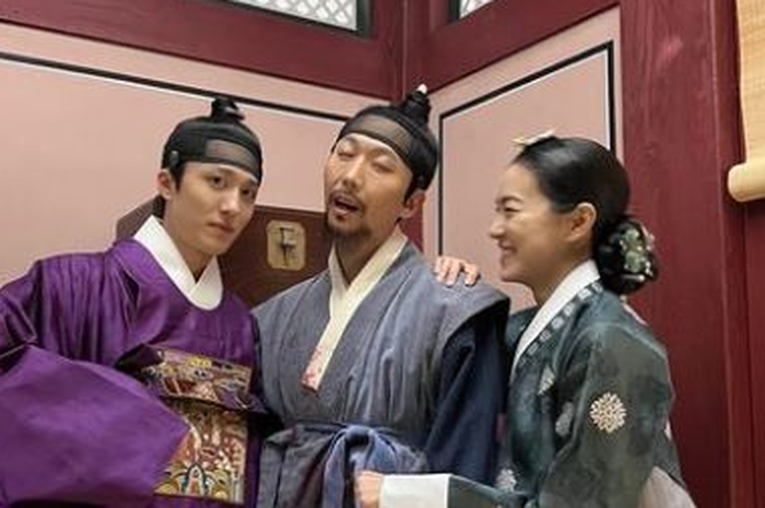 drama Korea The Queen's Umbrella