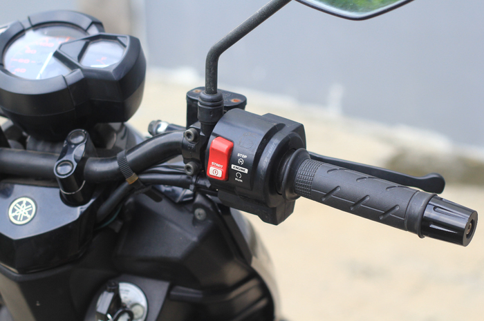 Seperangkat selongsong gas Yamaha X-Ride dengan saklarnya pakai milik Honda CBR250RR