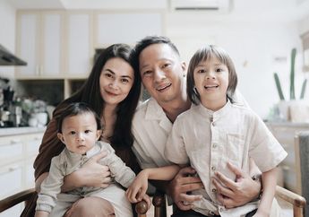 Gagal Boyong Revalina S. Temat ke Pelaminan Gegara Tak Dapat Restu Orang Tua, Aktor Ganteng Ini Jatuh ke Pelukan Artis Blasteran Jerman dan Hidup Bahagia dengan 2 Anaknya, Penampakan Dapurnya Estetis