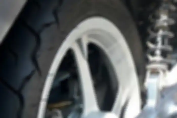 Perawatan ban motor enggak mahal kok.