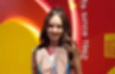 Enzy Storia Senang Pakai Sendal Karena Suka Sesuatu yang Bikin Nyaman