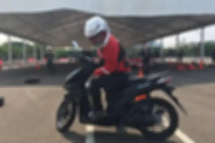Postur tubuh pengendara motor sebaiknya disesuaikan dengan jenis motornya