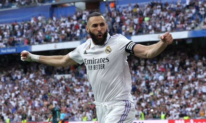 Karim Benzema merayakan gol Real Madrid ke gawang Almeria dan cetak rekor dalam lanjutan Liga Spanyol di Santiago Bernabeu (29/4/2023).